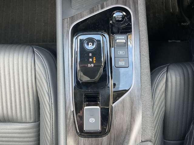 オーラ 1.2 G レザーエディション 当社試乗車UP メーカーナビ インテリキー ワンオーナ 追突防止 レーダークルーズ 本革 車線逸脱警報装置 記録簿 バックモニター ETC インテリジェントキー メモリーナビゲーション AW キーレスエントリー オートエアコン 展示試乗車UP(8枚目)