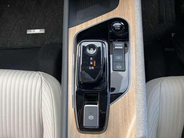 オーラ 1.2 G レザーエディション 当社試乗車UP メーカーナビ インテリキー ワンオーナ 追突防止 レーダークルーズ 本革 車線逸脱警報装置 LED 記録簿 バックモニター ETC インテリジェントキー メモリーナビゲーション AW キーレスエントリー オートエアコン ABS(8枚目)