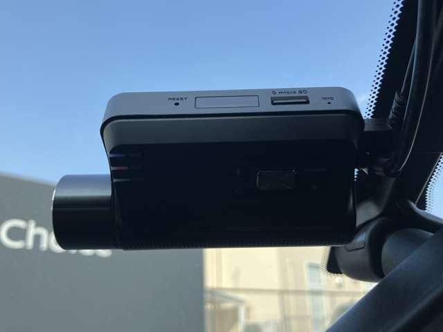 ノート １．２　Ｘ　メモリーナビ　バックカメラ　インテリキー　記録簿付き　Ｄレコ　スマトキー　キーレス　運転席助手席エアバッグ　ナビＴＶ　ワンセグ　バックカメラ　エアコン　パワーウィンドウ　パワーステアリング　ＡＢＳ　メモリーナビ　運転席エアバック　Ａ－ＳＴＯＰ（13枚目）