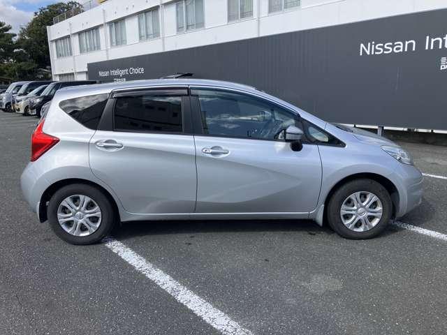 ノート １．２　Ｘ　ワンオーナー　ＣＤチューナー　インテリキ　レーダーブレーキサポート　ＥＴＣ搭載　１オーナー車　記録簿付き　スマトキー　キーレス　運転席助手席エアバッグ　エアコン　パワーウィンドウ　パワーステアリング　レーンアシスト　ＡＢＳ　運転席エアバック（17枚目）