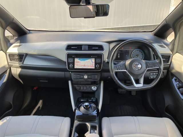 リーフ Ｘ　ワンオーナー　メーカーナビ　インテリキー　レーンアシスト　ＬＥＤ　Ｂカメラ　ドラレコ　クルコン　メモリーナビ　パワーウィンドウ　オートエアコン　Ｗエアバッグ　ＡＷ　サイドエアバッグ　エアバッグ　ワンオーナー　ナビＴＶ　キーフリー　記録簿（4枚目）