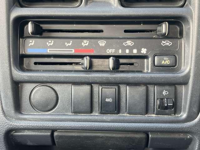 ＮＴ１００クリッパートラック ６６０　ＤＸ　４ＷＤ　ワンオーナー　パワーステ　エアコン付　ワンオーナー車　運転席エアバック　ＰＳ　４ＷＤ　エアコンパワステ　メンテナンスノート（7枚目）