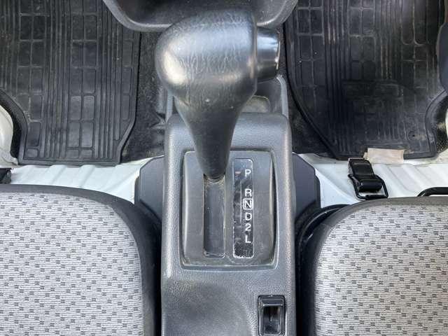 ＮＴ１００クリッパートラック ６６０　ＤＸ　４ＷＤ　ワンオーナー　パワーステ　エアコン付　ワンオーナー車　運転席エアバック　ＰＳ　４ＷＤ　エアコンパワステ　メンテナンスノート（8枚目）