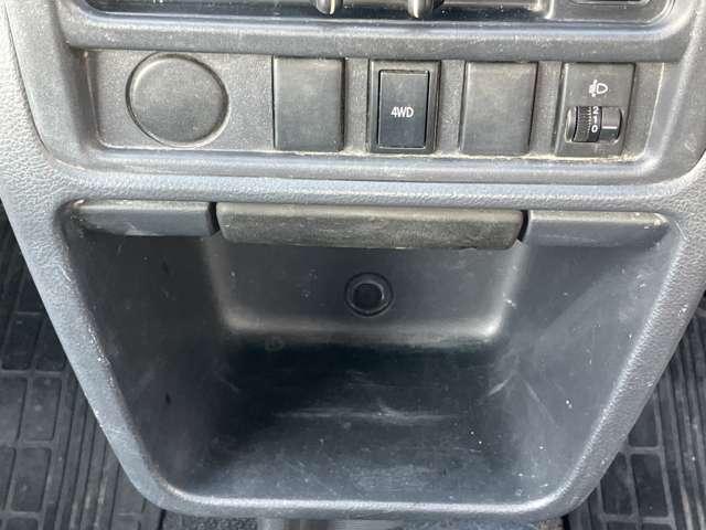 ＮＴ１００クリッパートラック ６６０　ＤＸ　４ＷＤ　ワンオーナー　パワーステ　エアコン付　ワンオーナー車　運転席エアバック　ＰＳ　４ＷＤ　エアコンパワステ　メンテナンスノート（12枚目）