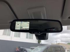 アラウンドビューが装備されていて狭し道での離合や車庫入れなどに役に立ちます 5