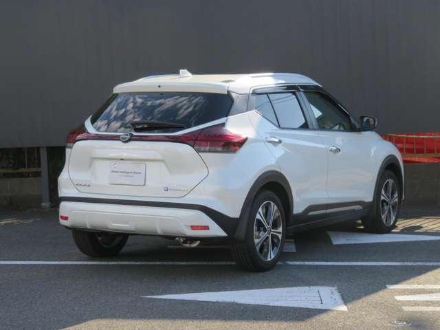 キックス Ｘ　ツートーンインテリアエディション　レーダークルーズ　被害軽減ブレーキ　ＬＥＤヘッドライト　アラウンドビューモニター　インテリジェントキー　ドラレコ　アイドリングストップ　ＥＴＣ　メモリ－ナビ　エアコン　パワステ　キーレス　ＡＢＳ（2枚目）