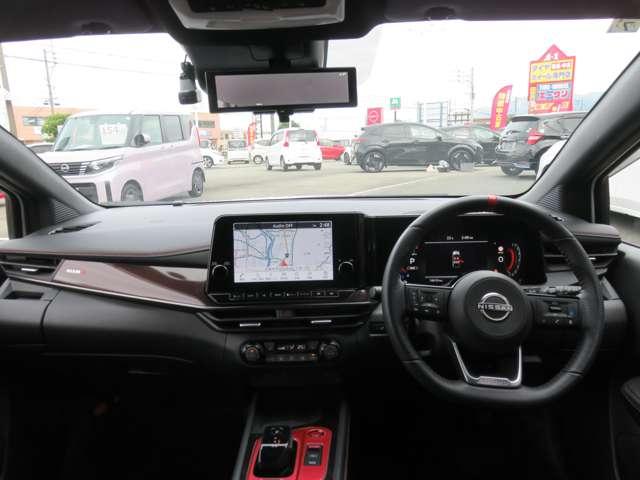 オーラ 1.2 NISMO メーカー大画面ナビ・プロパイ・寒冷地仕様 カーテンエアバッグ エマブレ 寒冷地 インテリキー ETC ドラレコ 車線逸脱警報 ワンセグ キーフリーシステム ダブルエアバック 定期点検記録簿 アルミホイール 運転席エアバッグ メモリーナビ(3枚目)