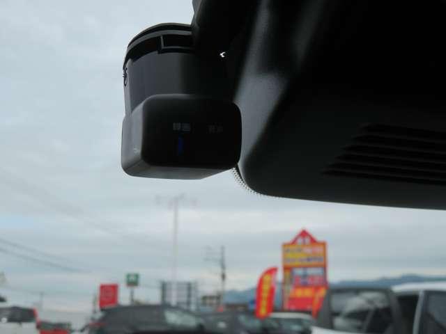 オーラ 1.2 NISMO メーカー大画面ナビ・プロパイ・寒冷地仕様 カーテンエアバッグ エマブレ 寒冷地 インテリキー ETC ドラレコ 車線逸脱警報 ワンセグ キーフリーシステム ダブルエアバック 定期点検記録簿 アルミホイール 運転席エアバッグ メモリーナビ(9枚目)