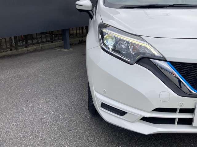 ノート 1.2 e-POWER X Vセレクション 純正ナビ・アラモニ・ETC・ドラレコ アラウンドカメラ 運転席助手席エアバック エアバッグ 衝突被害軽減装置 イモビライザー LEDヘッドライト パワーウインドウ レーンアシスト ETC アルミホイール スマートキー ドラレコ Bカメラ(8枚目)
