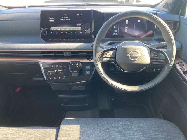 サクラ G メーカー9インチ・充電ケーブル・15AW アラウンドビュ ワンオーナ 踏み間違い防止アシスト LEDヘッドランプ スマートキー 禁煙車使用 LDW 盗難防止システム オートエアコン ETC バックカメラ ドライブレコーダー ABS ナビTV(3枚目)