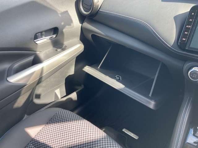 キックス 1.2 X (e-POWER) 純正9インチナビ・ドラレコ・ETC2.0 ナビ&TV 寒冷地仕様 ワンオ-ナ-車 追従クルコン スマートキー LEDヘッド レーンアシスト パワーステアリング 禁煙車 盗難防止システム ドライブレコーダー ETC 整備記録簿有 メモリーナビ(17枚目)