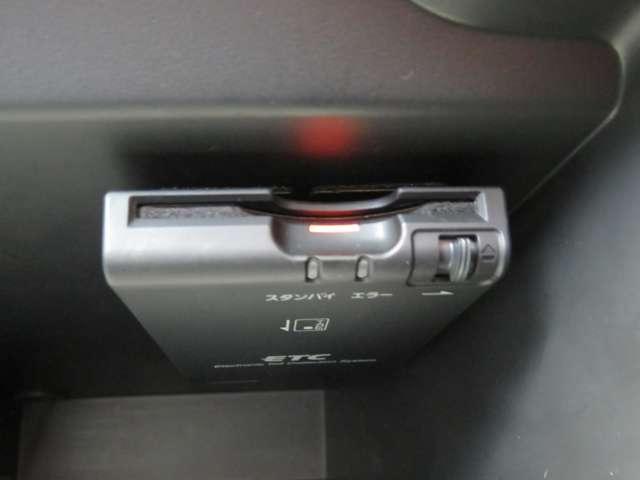 ノート 1.2 e-POWER X 純正ナビ・アラモニ・前後ドラレコ 360°カメラ 記録簿付 Rカメラ 運転席助手席エアバック レーンキープ AUTOエアコン 1オーナー 盗難防止システム ナビTV AW サイドカメラ 運転席エアバッグ キーレスエントリー ドラレコ(8枚目)