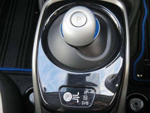 ノート 1.2 e-POWER X 純正ナビ・アラモニ・前後ドラレコ 360°カメラ 記録簿付 Rカメラ 運転席助手席エアバック レーンキープ AUTOエアコン 1オーナー 盗難防止システム ナビTV AW サイドカメラ 運転席エアバッグ キーレスエントリー ドラレコ(11枚目)