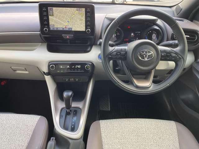 ヤリス 1.5 ハイブリッド Z 純正8インチナビ・アルミホイール PCS 整備記録簿 車線逸脱警報装置 AW Bカメラ アイドリングストップ車 ドラレコ付 ナビ付 LEDランプ ETC付き パワステ 1オナ車 クルコン カーテンエアバック キーフリー ABS イモビ(3枚目)