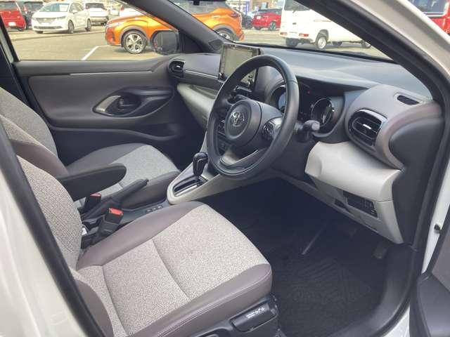 ヤリス 1.5 ハイブリッド Z 純正8インチナビ・アルミホイール PCS 整備記録簿 車線逸脱警報装置 AW Bカメラ アイドリングストップ車 ドラレコ付 ナビ付 LEDランプ ETC付き パワステ 1オナ車 クルコン カーテンエアバック キーフリー ABS イモビ(10枚目)