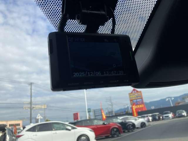 ヤリス 1.5 ハイブリッド Z 純正8インチナビ・アルミホイール PCS 整備記録簿 車線逸脱警報装置 AW Bカメラ アイドリングストップ車 ドラレコ付 ナビ付 LEDランプ ETC付き パワステ 1オナ車 クルコン カーテンエアバック キーフリー ABS イモビ(17枚目)