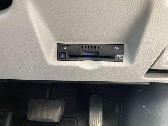 ヤリス 1.5 ハイブリッド Z 純正8インチナビ・アルミホイール PCS 整備記録簿 車線逸脱警報装置 AW Bカメラ アイドリングストップ車 ドラレコ付 ナビ付 LEDランプ ETC付き パワステ 1オナ車 クルコン カーテンエアバック キーフリー ABS イモビ(19枚目)