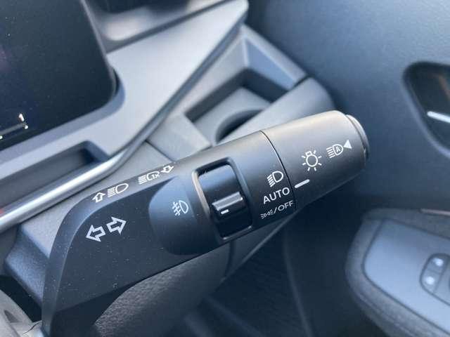 オーラ 1.2 G レザーエディション メーカー9インチナビ・展示試乗車UP ワンオーナ 追突防止 レーダークルーズ 本革 車線逸脱警報装置 禁煙車 LED 盗難防止 記録簿 バックモニター ETC インテリジェントキー メモリーナビゲーション AW キーレスエントリー ABS(20枚目)