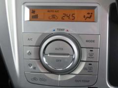 フルオートエアコンです！ボタンでの簡単な操作で室内を快適な温度にします。夏場・冬場でも快適なドライブができます！ 7