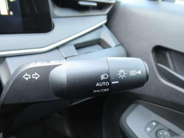 ノート １．２　Ｓ　メモリーナビ・バックカメラ・ＥＴＣ・スマー　軽減ブレーキ　ワンオーナー　禁煙　ＬＤＷ　バックカメラ　インテリキー　イモビライザー　メモリーナビ　ナビＴＶ付き　ワンセグＴＶ付き　整備点検記録簿　ＥＴＣ　オートエアコン　サイドエアバッグ　エアバッグ（19枚目）