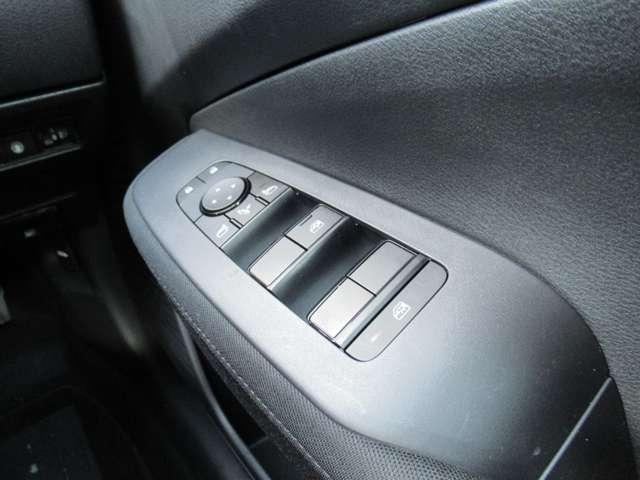 ノート １．２　Ｓ　メモリーナビ・バックカメラ・ＥＴＣ・スマー　軽減ブレーキ　ワンオーナー　禁煙　ＬＤＷ　バックカメラ　インテリキー　イモビライザー　メモリーナビ　ナビＴＶ付き　ワンセグＴＶ付き　整備点検記録簿　ＥＴＣ　オートエアコン　サイドエアバッグ　エアバッグ（20枚目）