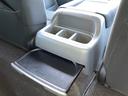 後席に座ってもドリンクホルダーテーブルがあるが嬉しいですね♪