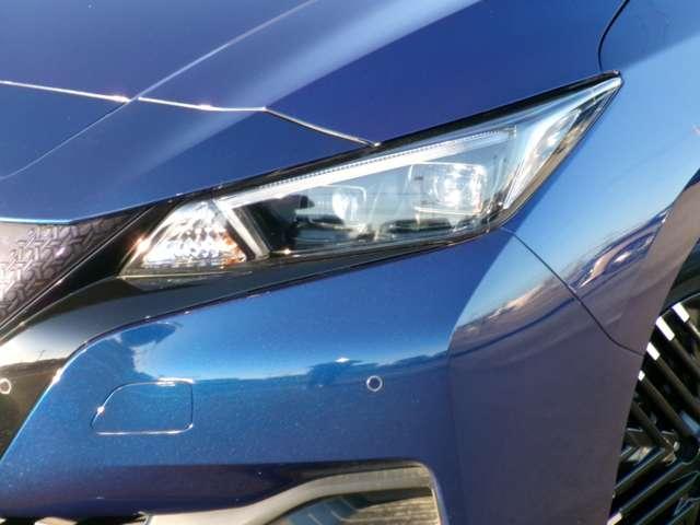 リーフ X Vセレクション 試乗車アップ車・9インチメーカーナビ アラモニ LEDヘッドライト ドラレコ ETC インテリジェントキー ナビ&TV 盗難防止装置 レーンアシスト アダプティブクルーズ メモリーナビ サイドエアバック AW ABS キーフリー 記録簿(3枚目)