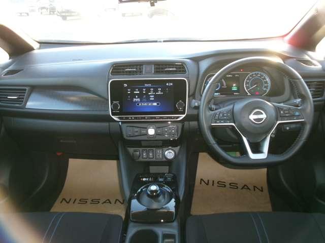 リーフ X Vセレクション 試乗車アップ車・9インチメーカーナビ アラモニ LEDヘッドライト ドラレコ ETC インテリジェントキー ナビ&TV 盗難防止装置 レーンアシスト アダプティブクルーズ メモリーナビ サイドエアバック AW ABS キーフリー 記録簿(4枚目)