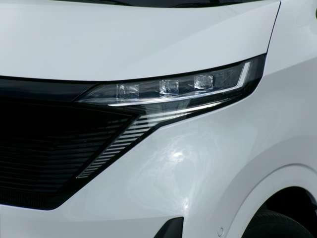 サクラ X 試乗車アップ車・9インチ純正ナビ ワンセグ LEDヘッドライト インテリジェントキー 盗難防止システム 試乗車 エアバッグ 車線逸脱警報 エアコン サイドカーテンエアバック 記録簿 アルミホイール ABS キーレス メモリーナビ(3枚目)