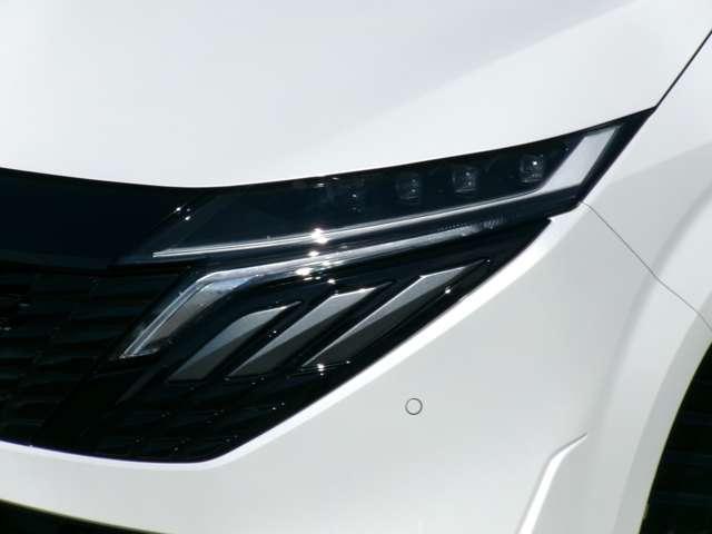 オーラ １．２　Ｇ　試乗車アップ車・９インチメーカーナビ・全　自動（被害軽減）ブレーキ　試乗車アップ　ＬＥＤ　ＬＫＡ　ＥＴＣ　カーテンエアバッグ　イモビライザー　アルミホイール　インテリジェントキー　パワーウィンドウ　フルオートエアコン　キーレスエントリー（3枚目）