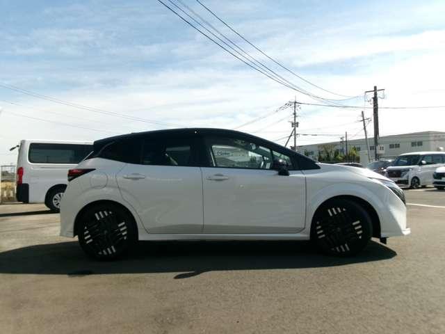 オーラ １．２　Ｇ　試乗車アップ車・９インチメーカーナビ・全　自動（被害軽減）ブレーキ　試乗車アップ　ＬＥＤ　ＬＫＡ　ＥＴＣ　カーテンエアバッグ　イモビライザー　アルミホイール　インテリジェントキー　パワーウィンドウ　フルオートエアコン　キーレスエントリー（5枚目）