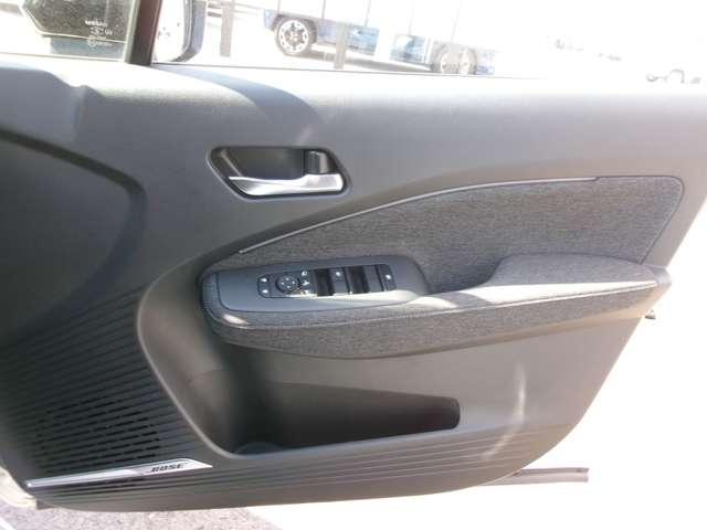 オーラ １．２　Ｇ　試乗車アップ車・９インチメーカーナビ・全　自動（被害軽減）ブレーキ　試乗車アップ　ＬＥＤ　ＬＫＡ　ＥＴＣ　カーテンエアバッグ　イモビライザー　アルミホイール　インテリジェントキー　パワーウィンドウ　フルオートエアコン　キーレスエントリー（19枚目）