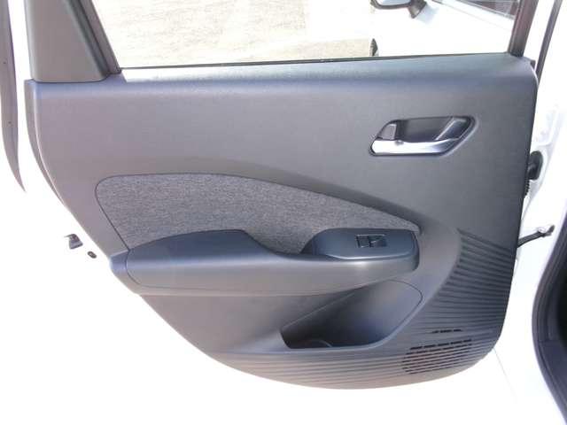 オーラ １．２　Ｇ　試乗車アップ車・９インチメーカーナビ・全　自動（被害軽減）ブレーキ　試乗車アップ　ＬＥＤ　ＬＫＡ　ＥＴＣ　カーテンエアバッグ　イモビライザー　アルミホイール　インテリジェントキー　パワーウィンドウ　フルオートエアコン　キーレスエントリー（20枚目）