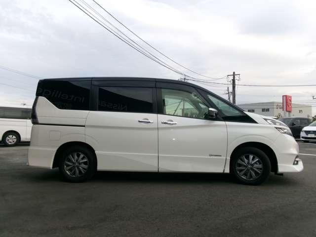 セレナ １．２　ｅ－ＰＯＷＥＲ　ハイウェイスター　Ｖ　１オーナー・９インチ純正ナビ・全方位モニタ　３６０°カメラ　エマジェンシーブレーキ　１オナ　パーキングアシスト　スマキー　ＬＥＤ　レーンアシスト　点検記録簿付　ＥＴＣ　Ａストップ　イモビ　サイドカーテンエアバック　フルオートエアコン　エアバック（5枚目）