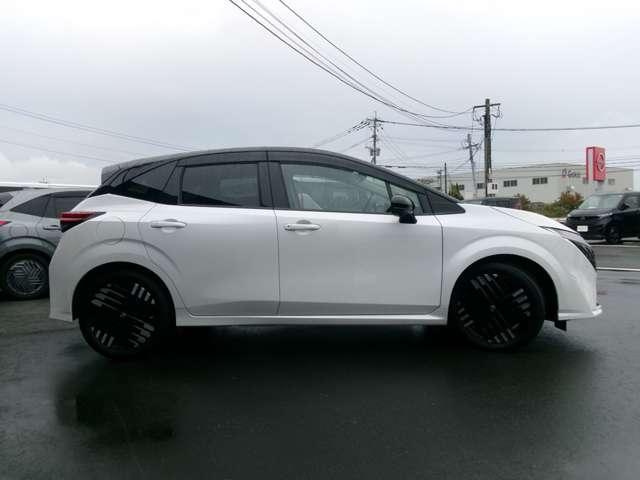 オーラ １．２　Ｇ　試乗車アップ車・９インチメーカーナビ・全　自動（被害軽減）ブレーキ　試乗車アップ　ＬＥＤ　ＬＫＡ　ＥＴＣ　カーテンエアバッグ　イモビライザー　アルミホイール　インテリジェントキー　パワーウィンドウ　フルオートエアコン　キーレスエントリー（5枚目）