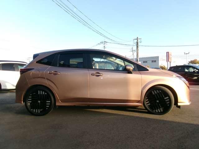 オーラ １．２　Ｇ　試乗車アップ車・９インチメーカーナビ・全　自動（被害軽減）ブレーキ　試乗車アップ　ＬＥＤ　ＬＫＡ　ＥＴＣ　カーテンエアバッグ　イモビライザー　アルミホイール　インテリジェントキー　パワーウィンドウ　フルオートエアコン　キーレスエントリー（5枚目）