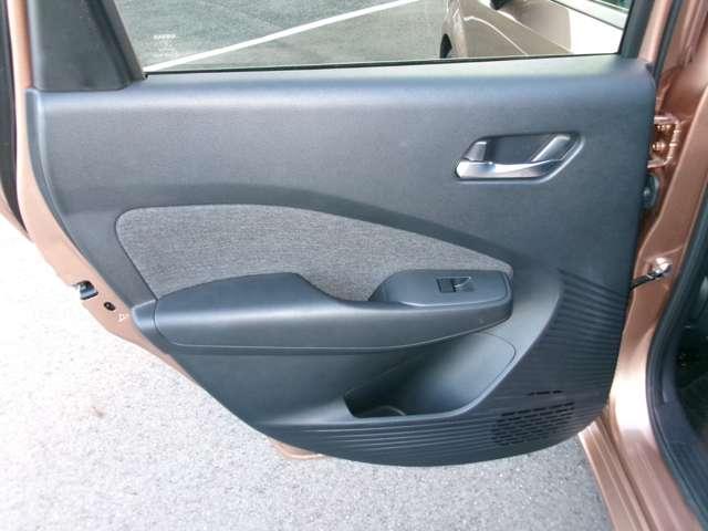 オーラ １．２　Ｇ　試乗車アップ車・９インチメーカーナビ・全　自動（被害軽減）ブレーキ　試乗車アップ　ＬＥＤ　ＬＫＡ　ＥＴＣ　カーテンエアバッグ　イモビライザー　アルミホイール　インテリジェントキー　パワーウィンドウ　フルオートエアコン　キーレスエントリー（20枚目）