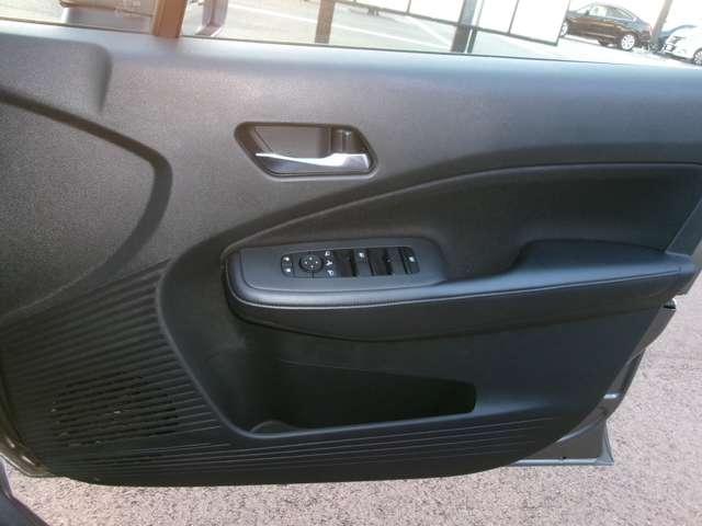 ノート １．２　Ｘ　試乗車アップ車・９インチ純正ナビ・バック　リアカメラ　衝突被害軽減ブレ－キ　ＬＥＤヘッドライト　レーンアシスト　インテリジェントキー　アイドリングストップ　整備記録簿　盗難防止システム　ワンセグＴＶ　ＴＶナビ　サイドカーテンエアバック　ＡＢＳ（18枚目）