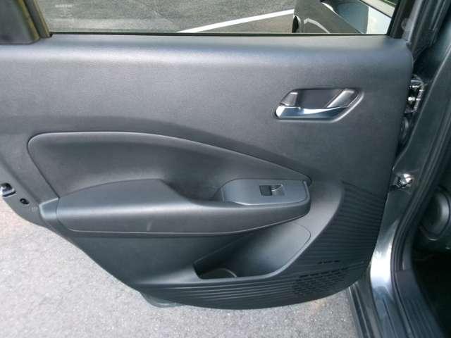 ノート １．２　Ｘ　試乗車アップ車・９インチ純正ナビ・バック　リアカメラ　衝突被害軽減ブレ－キ　ＬＥＤヘッドライト　レーンアシスト　インテリジェントキー　アイドリングストップ　整備記録簿　盗難防止システム　ワンセグＴＶ　ＴＶナビ　サイドカーテンエアバック　ＡＢＳ（19枚目）