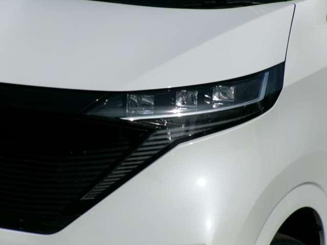 サクラ X 試乗車アップ車・9インチ純正ナビ・バック アラウンドヴューモニター 運転席エアバック AAC LEDヘッドランプ 試乗車 スマートキー レーンアシスト 盗難防止システム ドラレコ キーレスエントリー パワーステアリング アルミホイール ABS(3枚目)