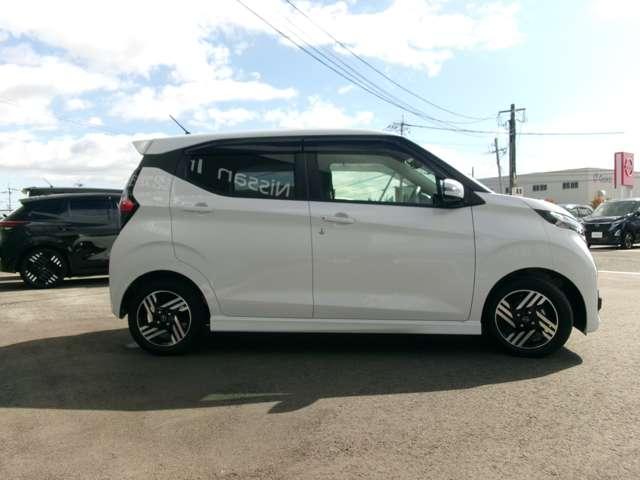 デイズ 660 ハイウェイスターX 試乗車アップ車・9インチ純正ナビ・全方位 ブレーキサポート 全周囲カメラ LED イモビライザー インテリジェントキー レーンキープ ナビTV アイドリングストップ オートエアコン デュアルエアバッグ 記録簿 アルミホイール メモリーナビ(5枚目)