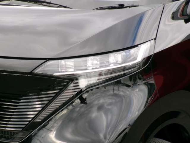 サクラ X 90周年記念車 試乗車アップ車・9インチ純正ナビ・全方位 LEDヘッドランプ 全方位M アルミホイール インテリジェントキー ドライブレコーダー メモリーナビ 車線逸脱警報 エマージェンシブレーキ(3枚目)