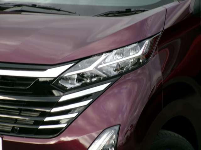 デイズ 660 ハイウェイスターX 試乗車アップ車・9インチ純正ナビ・全方位 ブレーキサポート 全周囲カメラ LED イモビライザー インテリジェントキー レーンキープ ナビTV アイドリングストップ オートエアコン デュアルエアバッグ 記録簿 アルミホイール メモリーナビ(3枚目)