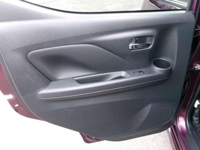 デイズ 660 ハイウェイスターX 試乗車アップ車・9インチ純正ナビ・全方位 ブレーキサポート 全周囲カメラ LED イモビライザー インテリジェントキー レーンキープ ナビTV アイドリングストップ オートエアコン デュアルエアバッグ 記録簿 アルミホイール メモリーナビ(18枚目)