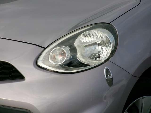 マーチ １．２　Ｇ　純正ナビ・バックカメラ・ＥＴＣ　盗難防止　エアコン　Ｗエアバック　パワーステアリング　スマートキー　ＥＴＣ　パワーウィンドウ　運転席エアバッグ　メモリーナビ　バックカメラ　ナビ・ＴＶ　アイドリングストップ　キーレス　ワンセグ　ＡＢＳ（3枚目）