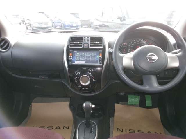 マーチ １．２　Ｇ　純正ナビ・バックカメラ・ＥＴＣ　盗難防止　エアコン　Ｗエアバック　パワーステアリング　スマートキー　ＥＴＣ　パワーウィンドウ　運転席エアバッグ　メモリーナビ　バックカメラ　ナビ・ＴＶ　アイドリングストップ　キーレス　ワンセグ　ＡＢＳ（4枚目）