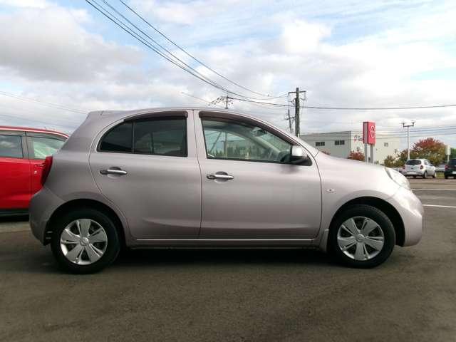 マーチ １．２　Ｇ　純正ナビ・バックカメラ・ＥＴＣ　盗難防止　エアコン　Ｗエアバック　パワーステアリング　スマートキー　ＥＴＣ　パワーウィンドウ　運転席エアバッグ　メモリーナビ　バックカメラ　ナビ・ＴＶ　アイドリングストップ　キーレス　ワンセグ　ＡＢＳ（5枚目）