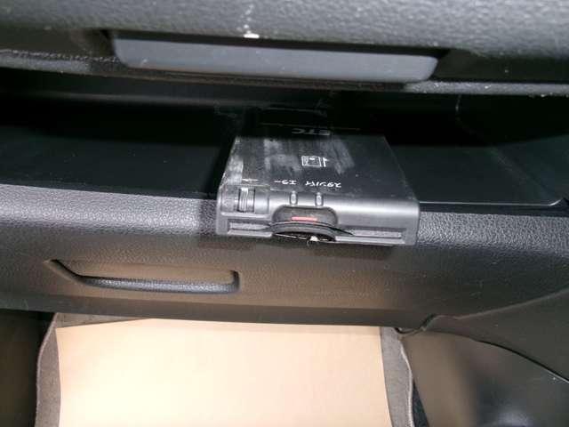 マーチ １．２　Ｇ　純正ナビ・バックカメラ・ＥＴＣ　盗難防止　エアコン　Ｗエアバック　パワーステアリング　スマートキー　ＥＴＣ　パワーウィンドウ　運転席エアバッグ　メモリーナビ　バックカメラ　ナビ・ＴＶ　アイドリングストップ　キーレス　ワンセグ　ＡＢＳ（12枚目）