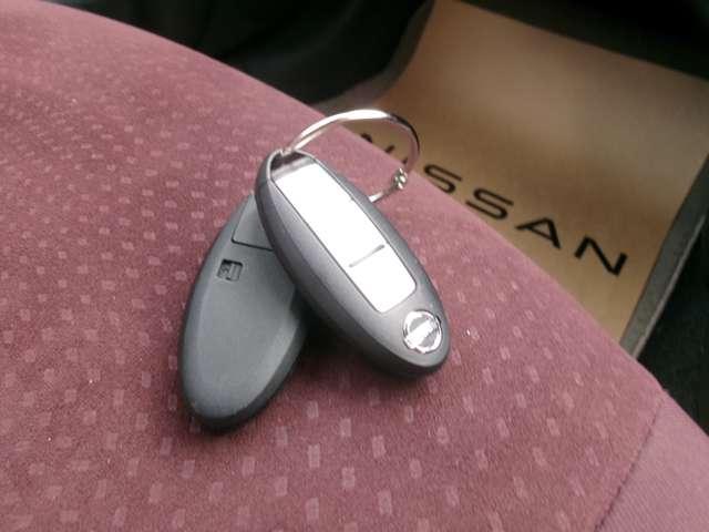 マーチ １．２　Ｇ　純正ナビ・バックカメラ・ＥＴＣ　盗難防止　エアコン　Ｗエアバック　パワーステアリング　スマートキー　ＥＴＣ　パワーウィンドウ　運転席エアバッグ　メモリーナビ　バックカメラ　ナビ・ＴＶ　アイドリングストップ　キーレス　ワンセグ　ＡＢＳ（20枚目）