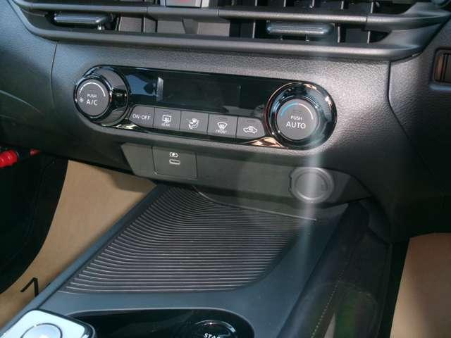 ノート １．２　Ｘ　試乗車アップ車・９インチ純正ナビ・全方位　衝突被害軽減ブレ－キ　全方位カメラ　ＬＥＤヘッドライト　レーンアシスト　インテリジェントキー　アイドリングストップ　整備記録簿　盗難防止システム　ワンセグＴＶ　ＴＶナビ　サイドカーテンエアバック（13枚目）